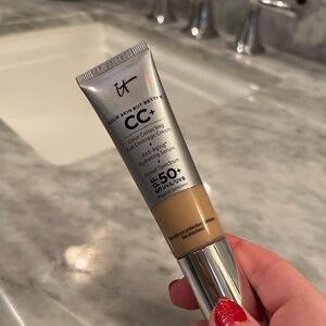 NEW IT Cosmetics CC - Light